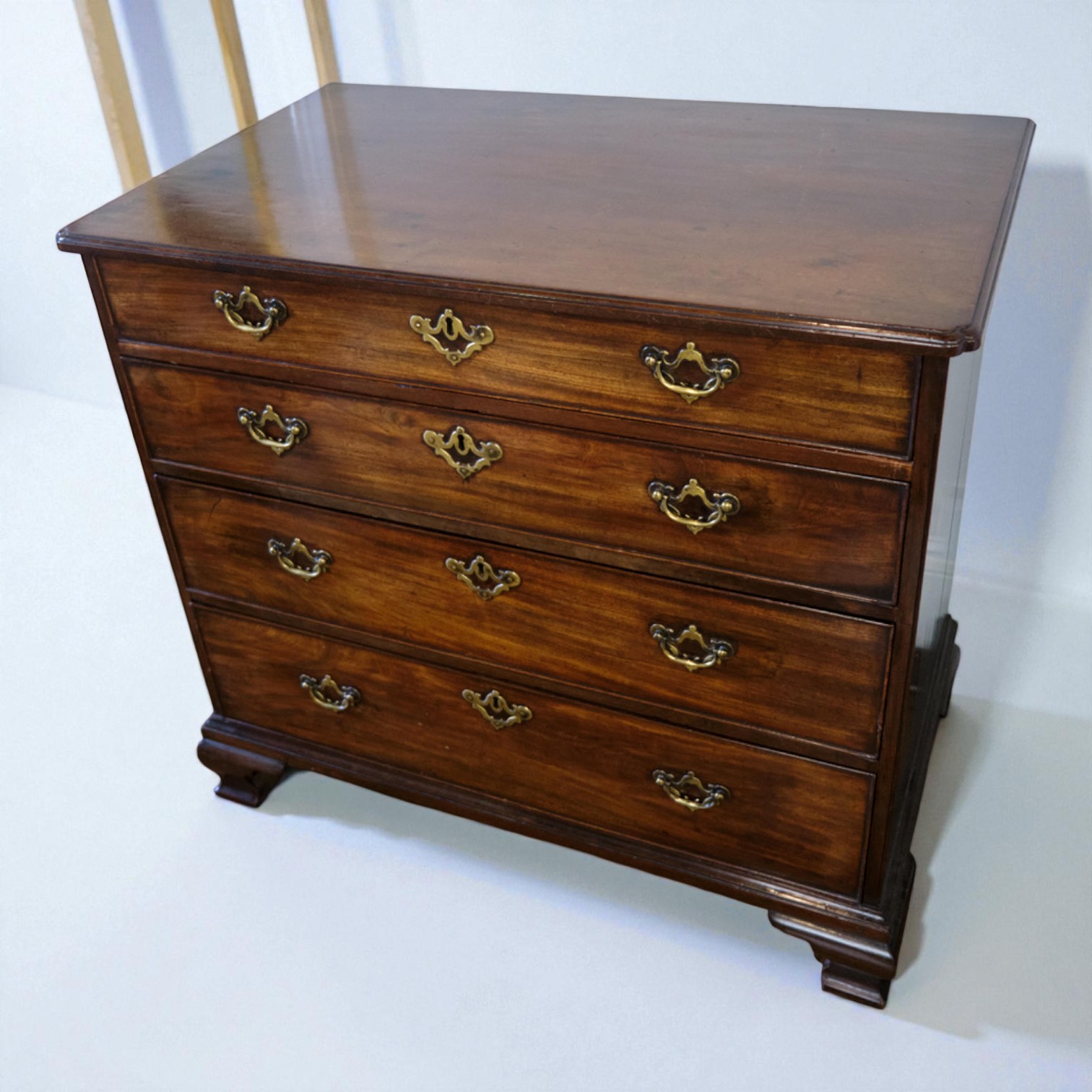 George II mahogany chest of drawers circa 1750