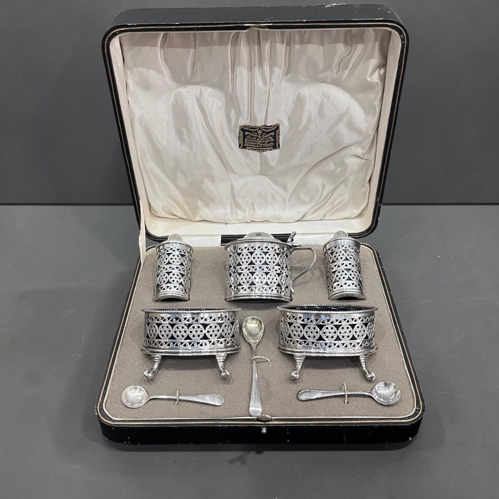 Silver cruet set, Sheffield 1923 by Roberts & Belk Ltd