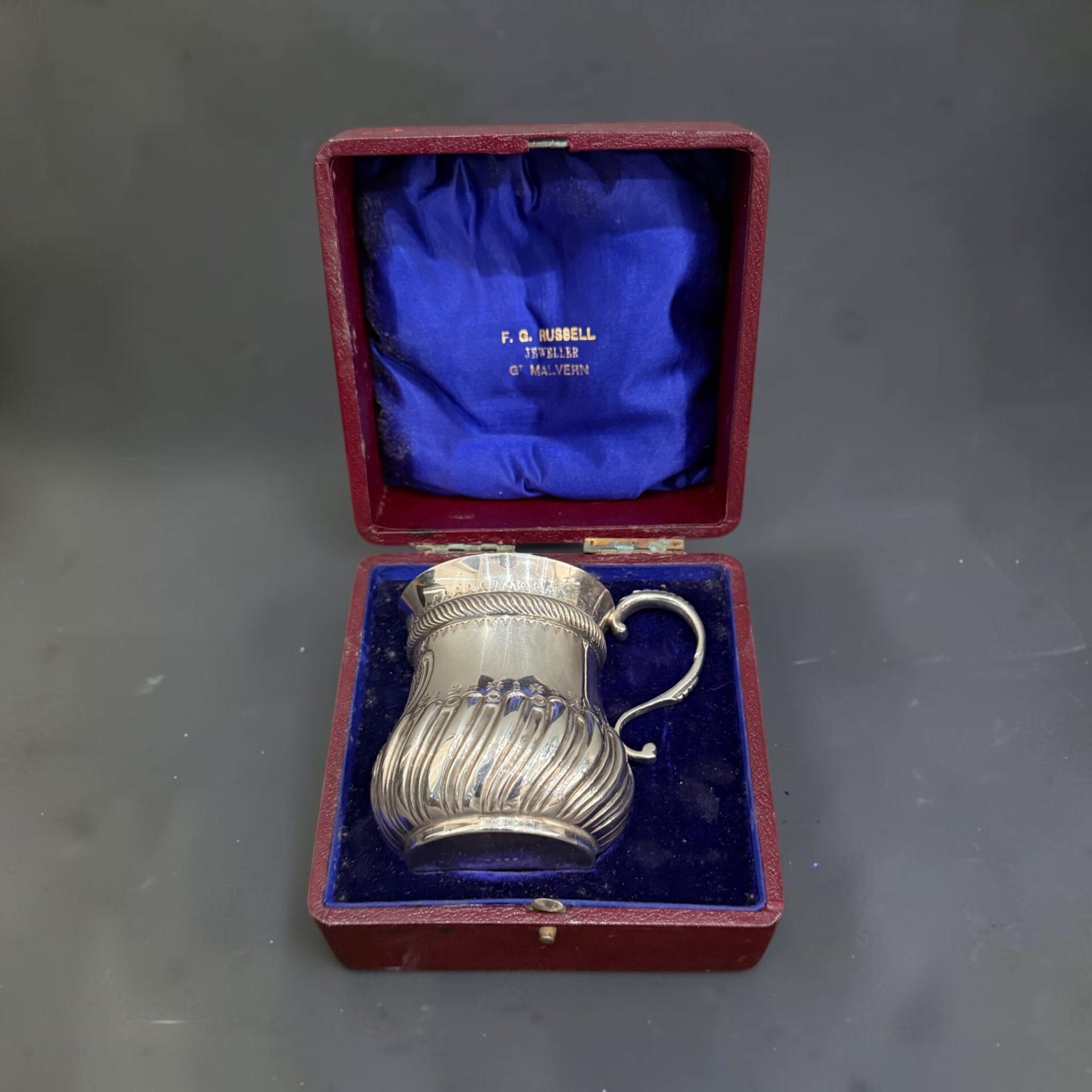 Boxed silver Christening mug, London 1902 by Henry Stratford