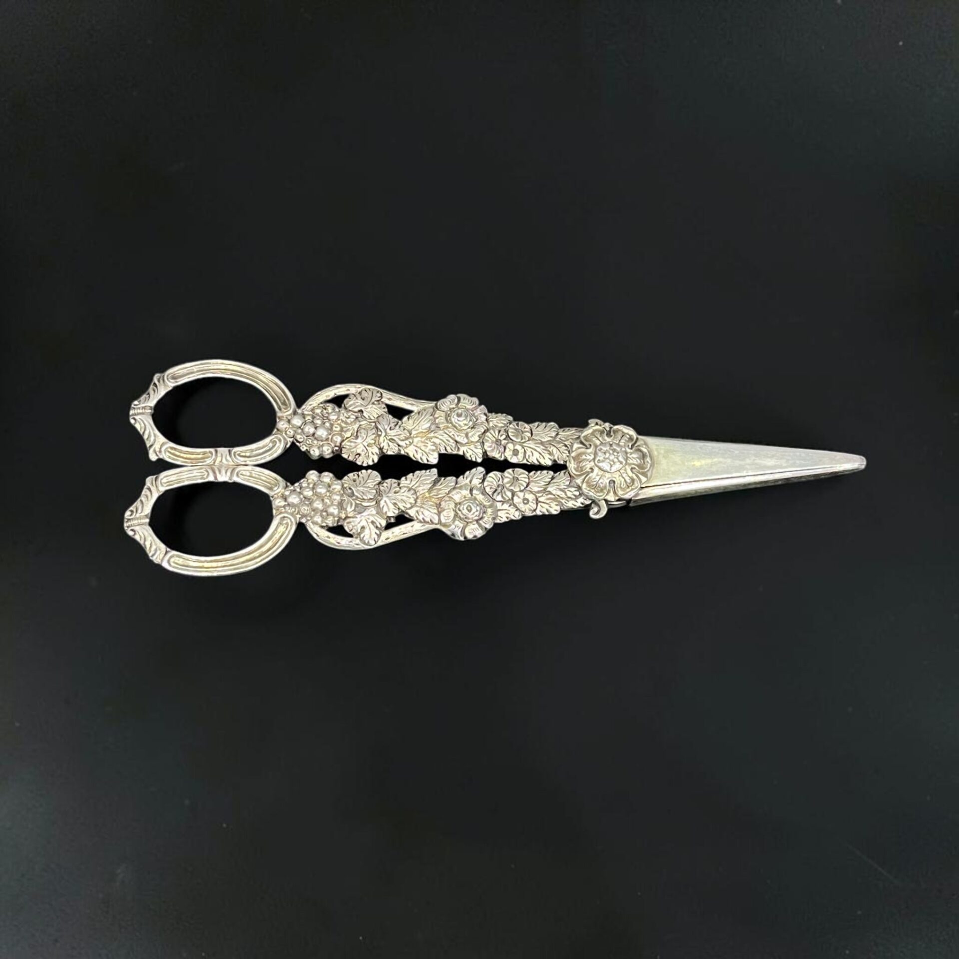 Silver gilt grape scissors with vine leaf embossed work, London 1822 by Emes & Barnard