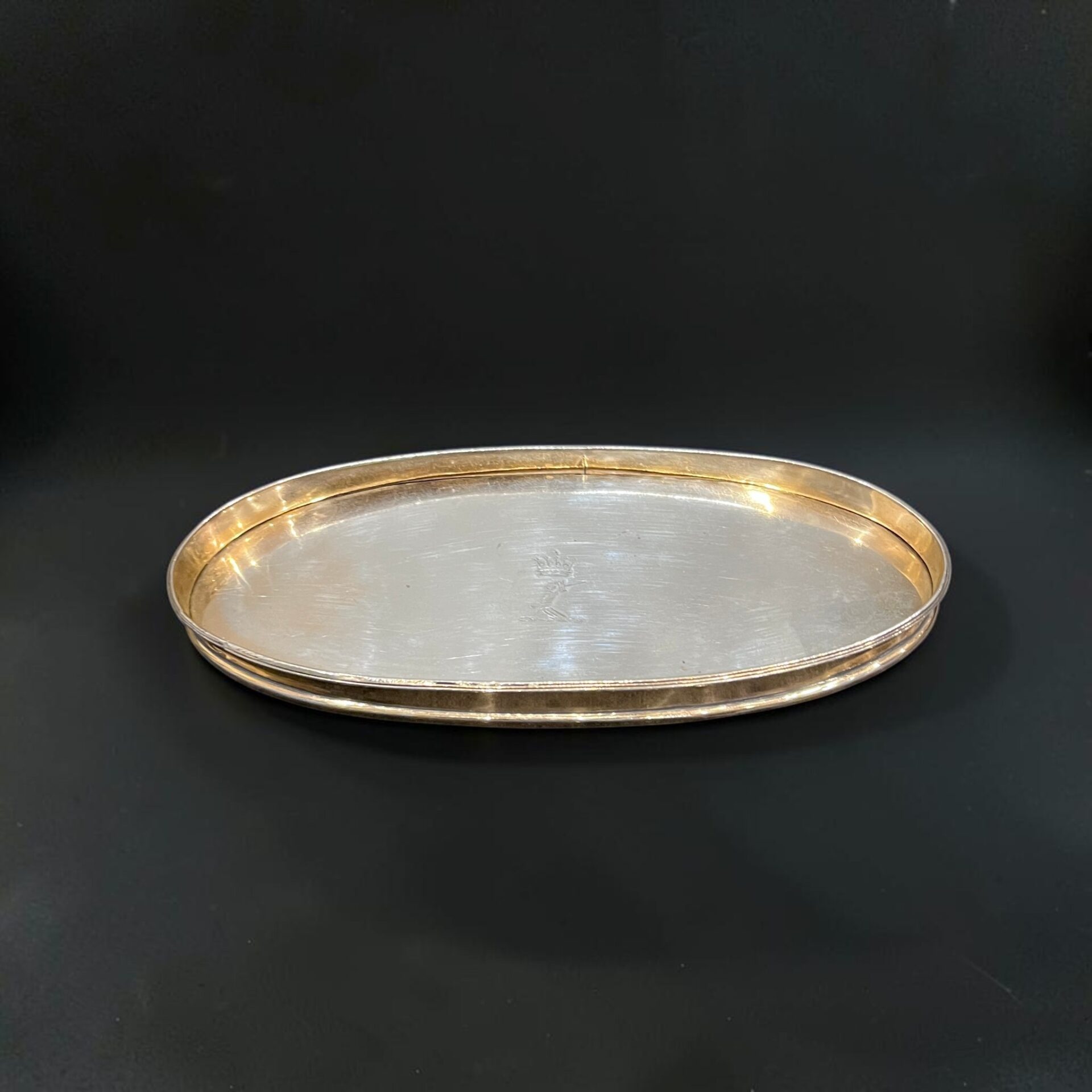 Small oval silver gilt tray with wooden base, London in 1807 by Robert Hennell