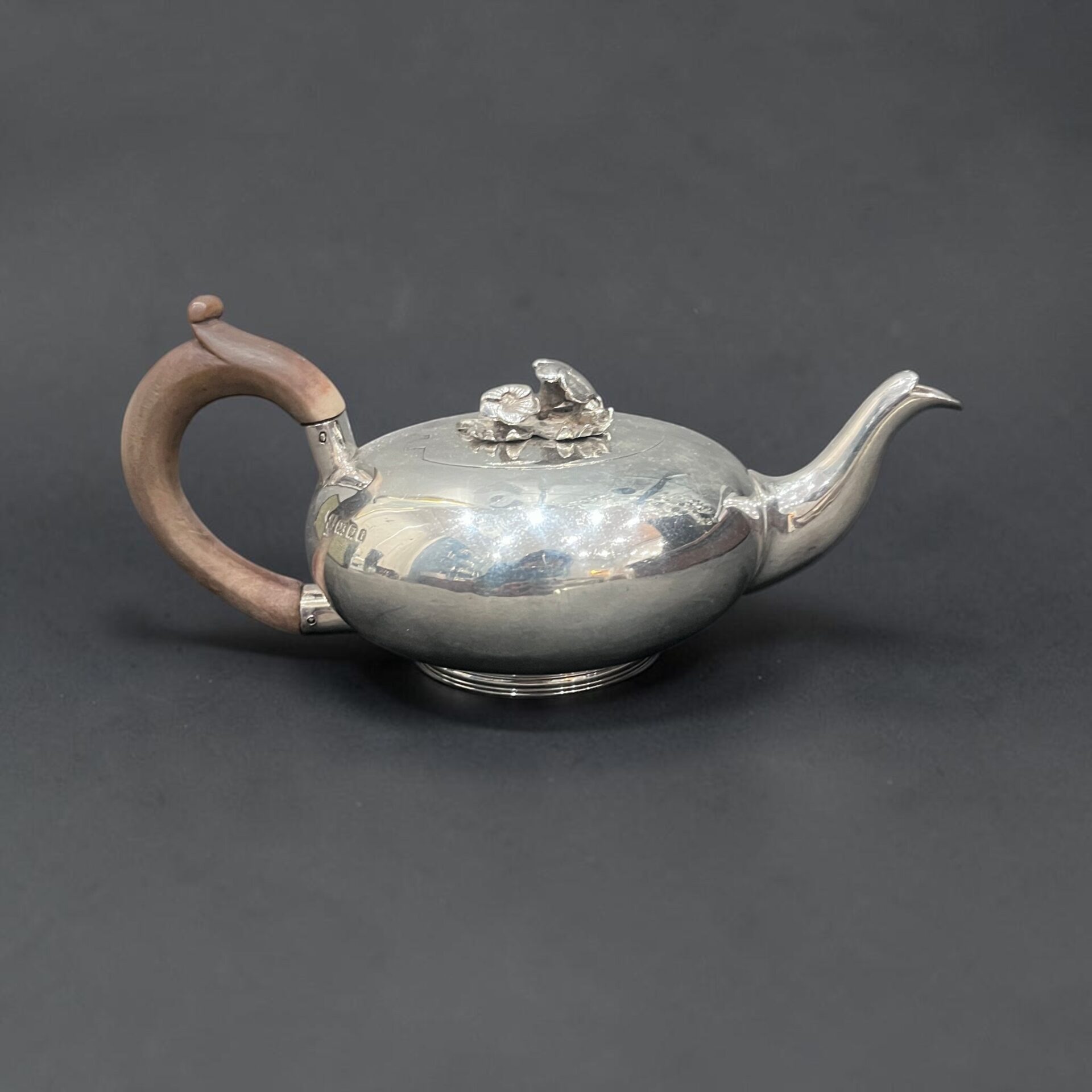 Small silver teapot, London 1924